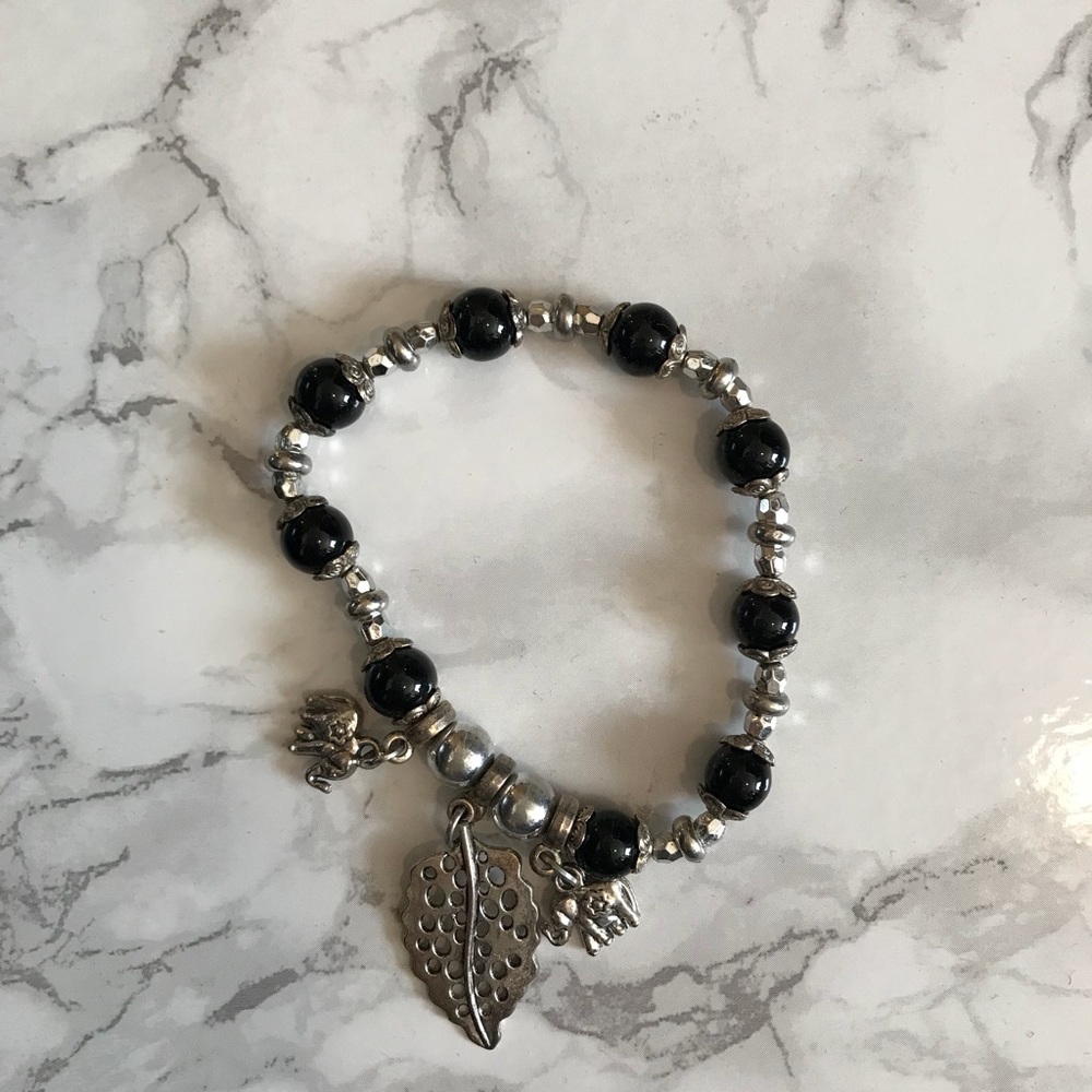 Charm bracelet with leaf